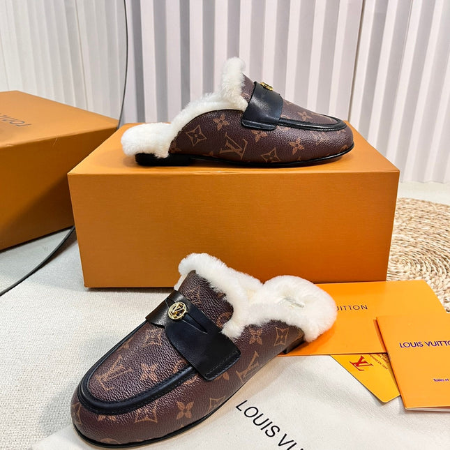FLAT MULE IN CHESTNUT BROWN MONOGRAM CALFSKIN AND SHEARLING LINING