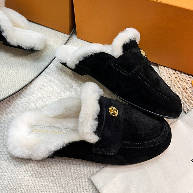 LV COSY FLAT COMFORT CLOG IN BLACK SUEDE AND SHEARLING LINING
