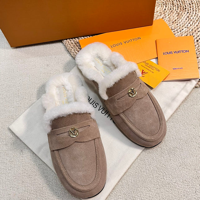 LV COSY FLAT COMFORT CLOG IN MEDIUM BROWN SUEDE AND SHEARLING LINING