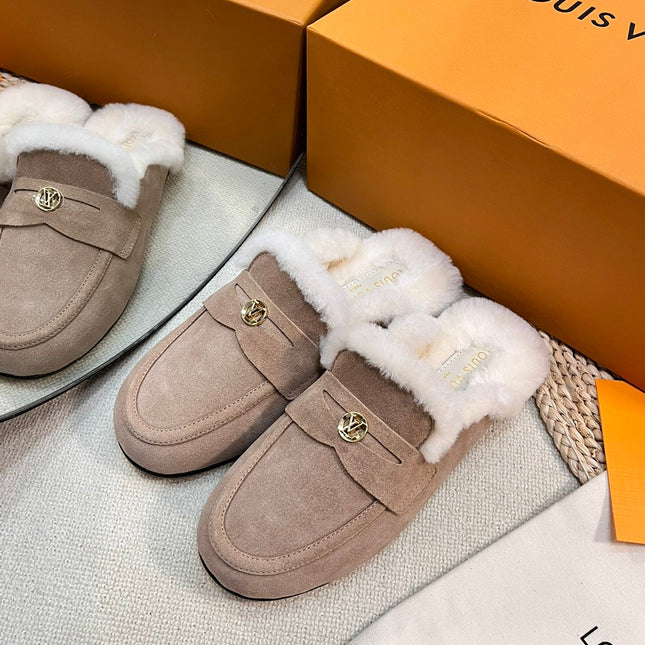 LV COSY FLAT COMFORT CLOG IN MEDIUM BROWN SUEDE AND SHEARLING LINING