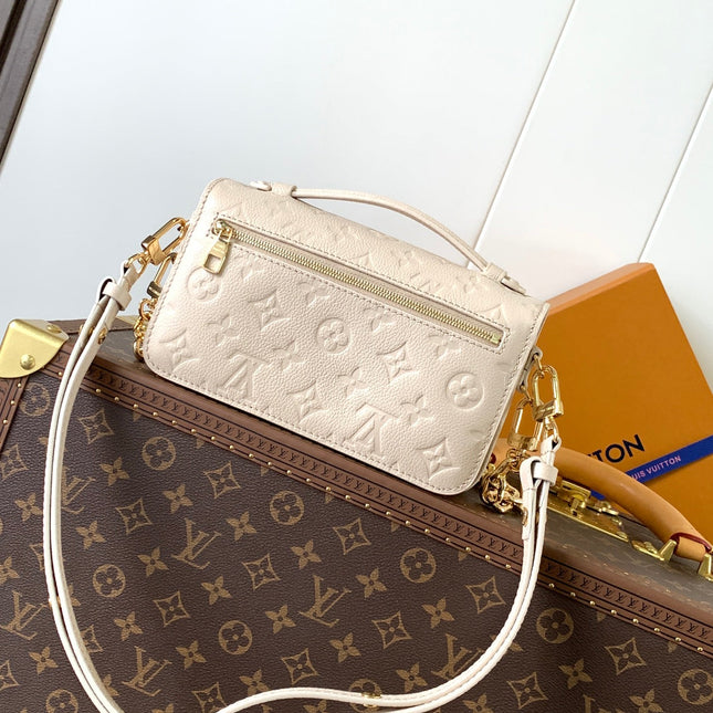 POCHETTE MÉTIS EAST WEST 22 IN LIGHT BEIGE MONOGRAM EMPREINTE CALFSKIN EMBOSSED