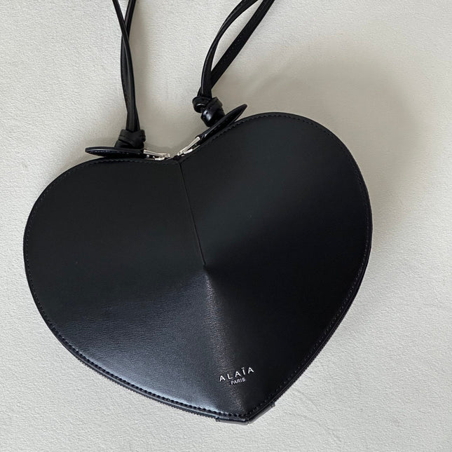LE COEUR BAG 21 IN BLACK CALFSKIN