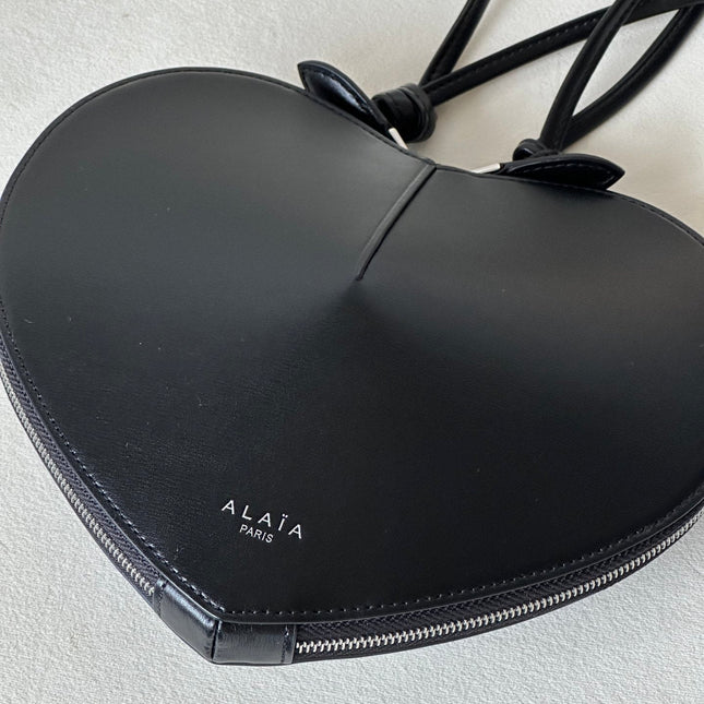 LE COEUR BAG 21 IN BLACK CALFSKIN