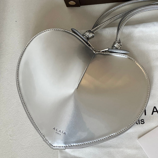 LE COEUR BAG 21 IN SILVER SHINY CALFSKIN
