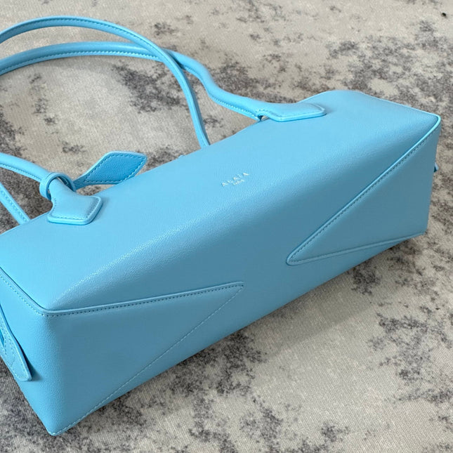 LE TECKEL MEDIUM BAG 32 IN SKY BLUE GOATSKIN