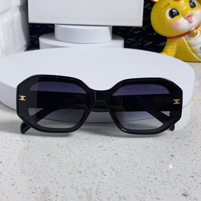TRIOMPHE SQUARE SUNGLASS  566743 IN BLACK ACETATE GRADIENT SMOKE LENSES