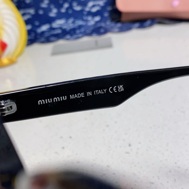 RUNWAY SUNGLASSES 567509 IN BLACK ACETATE BLACK LOGO