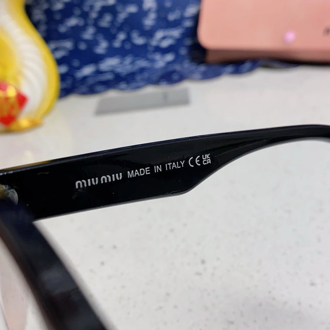 RUNWAY SUNGLASSES 567507 IN BLACK ACETATE SILVER LOGO