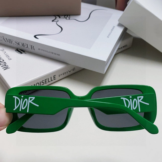 MONTAIGNE SUNGLASS 571594 IN GREEN ACETATE TEXT LOGO