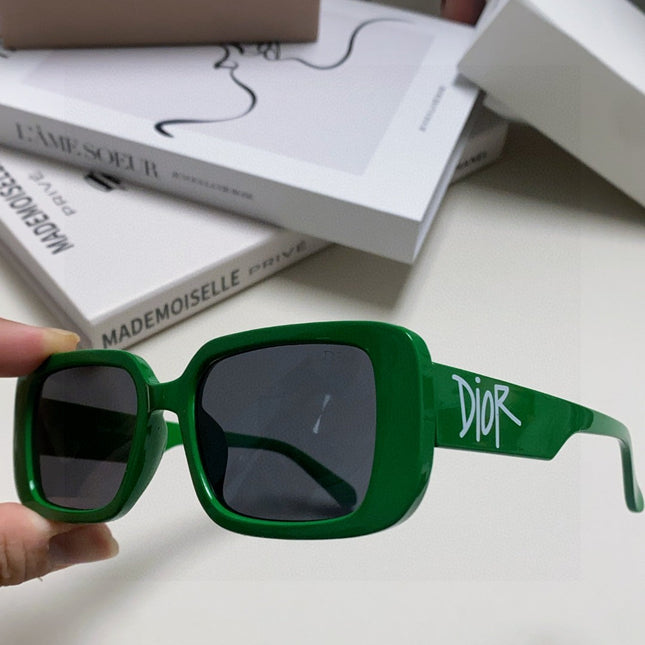 MONTAIGNE SUNGLASS 571594 IN GREEN ACETATE TEXT LOGO