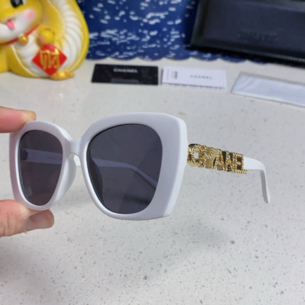 BUTTERFLY SUNGLASSES 641814 IN WHITE ACETATE GOLD METAL LOGO