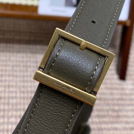 LE 5 À 7 SMALL SUPPLE 22 IN DARK GREEN CALFSKIN GOLD BUCKLE