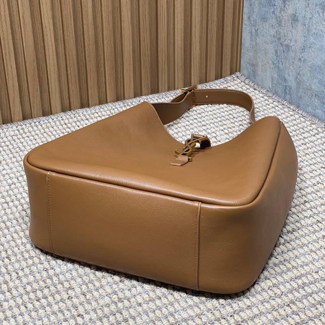 LE 5 À 7 LARGE SUPPLE BAG 31 IN TORTILLA BROWN CALFSKIN