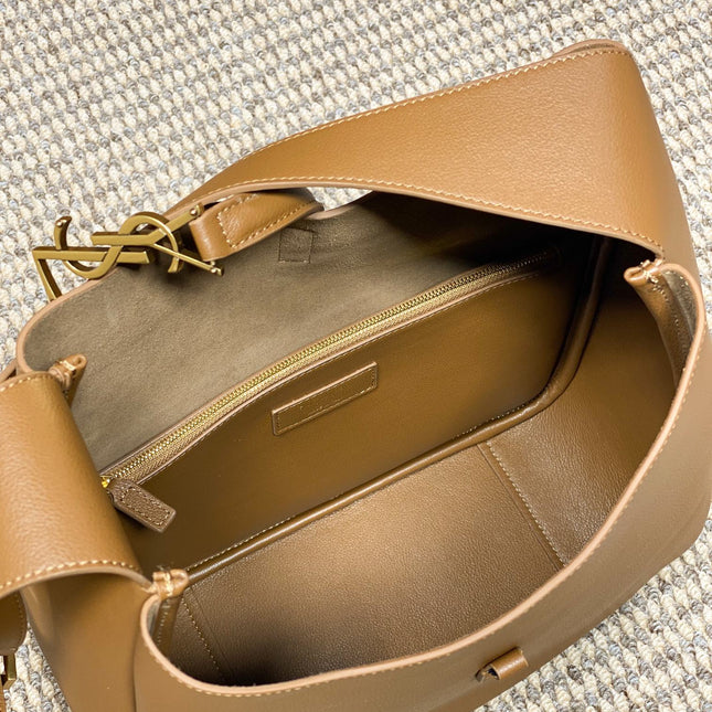 LE 5 À 7 LARGE SUPPLE BAG 31 IN TORTILLA BROWN CALFSKIN