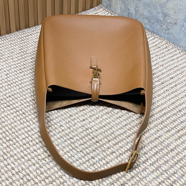 LE 5 À 7 LARGE SUPPLE BAG 31 IN TORTILLA BROWN CALFSKIN