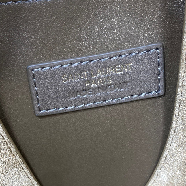 LE 5 À 7 SUPPLE BAG 31 IN KHAKI BROWN SUEDE