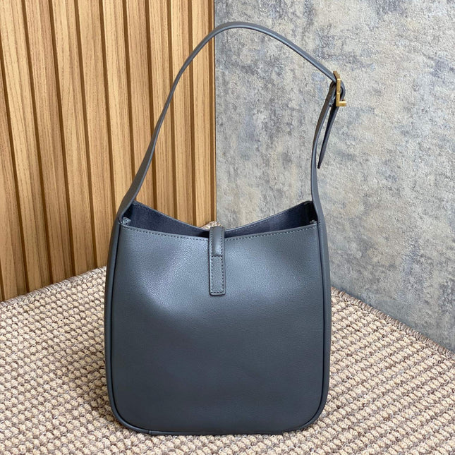 LE 5 À 7 SMALL SUPPLE 22 IN NEPAL BLUE CALFSKIN GOLD BUCKLE