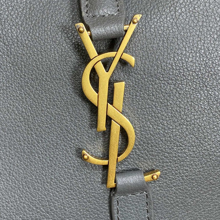 LE 5 À 7 SMALL SUPPLE 22 IN NEPAL BLUE CALFSKIN GOLD BUCKLE