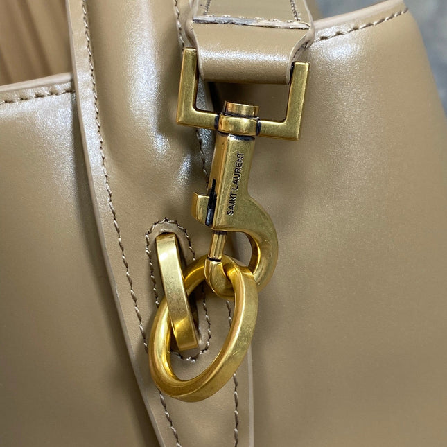 LE 37 MEDIUM BUCKET BAG 25 IN CEDAR BROWN CALFSKIN GOLD HARDWARE