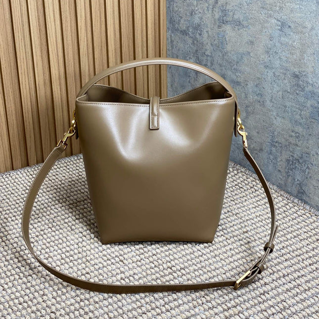 LE 37 MEDIUM BUCKET BAG 25 IN CEDAR BROWN CALFSKIN GOLD HARDWARE