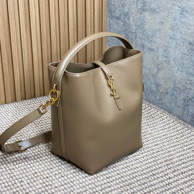 LE 37 MEDIUM BUCKET BAG 25 IN CEDAR BROWN CALFSKIN GOLD HARDWARE
