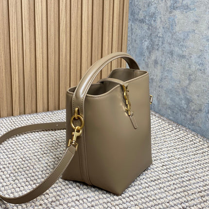 LE 37 SMALL BUCKET BAG 20 IN CEDAR BROWN CALFSKIN GOLD HARDWARE