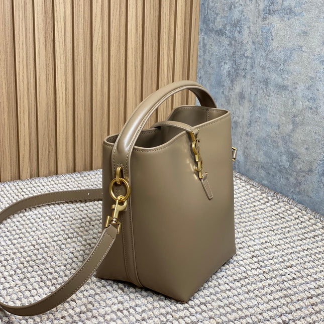 LE 37 SMALL BUCKET BAG 20 IN CEDAR BROWN CALFSKIN GOLD HARDWARE