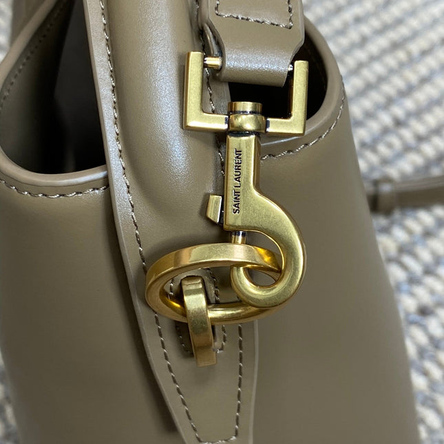 LE 37 SMALL BUCKET BAG 20 IN CEDAR BROWN CALFSKIN GOLD HARDWARE
