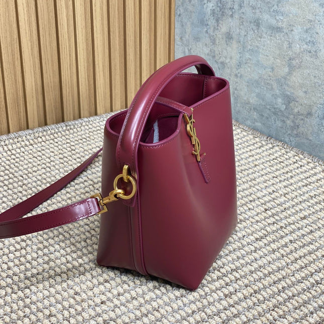 LE 37 SMALL BUCKET BAG 20 IN BURGUNDY RED CALFSKIN GOLD HARDWARE