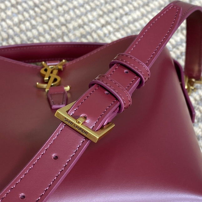 LE 37 SMALL BUCKET BAG 20 IN BURGUNDY RED CALFSKIN GOLD HARDWARE