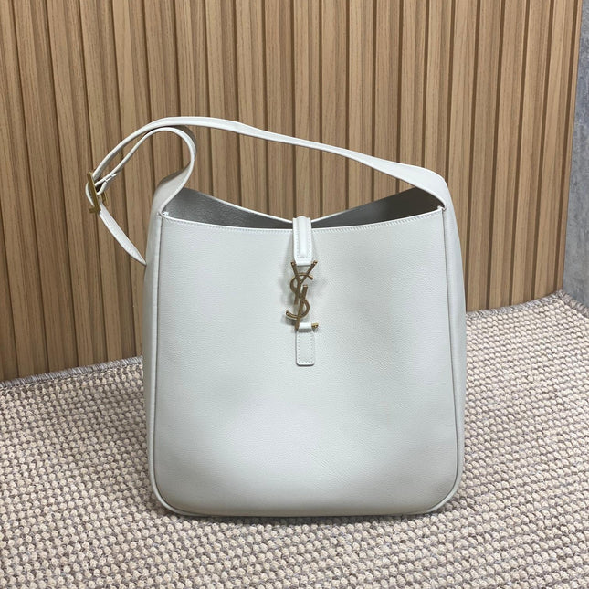 LE 5 À 7 LARGE SUPPLE BAG 31 IN WHITE CALFSKIN