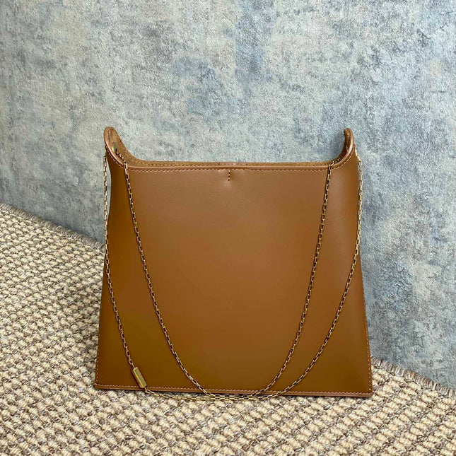 FLAT SHOULDER BAG 23 IN TAWNY BROWN CALFSKIN GOLD CHAIN