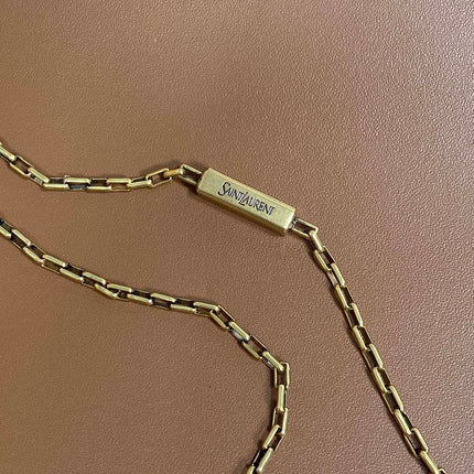 FLAT SHOULDER BAG 23 IN TAWNY BROWN CALFSKIN GOLD CHAIN