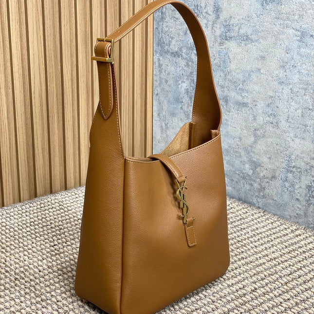 LE 5 À 7 SMALL SUPPLE 22 IN TORTILLA BROWN CALFSKIN GOLD BUCKLE