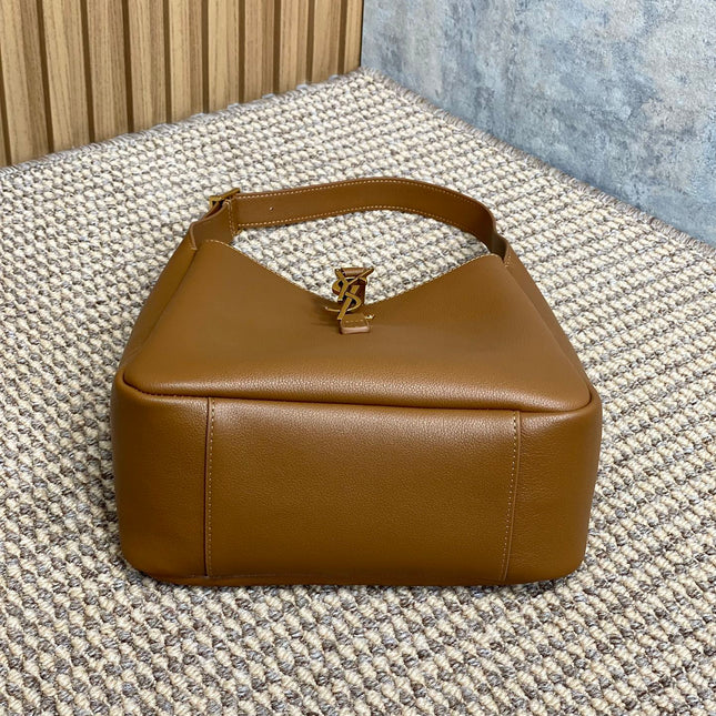 LE 5 À 7 SMALL SUPPLE 22 IN TORTILLA BROWN CALFSKIN GOLD BUCKLE