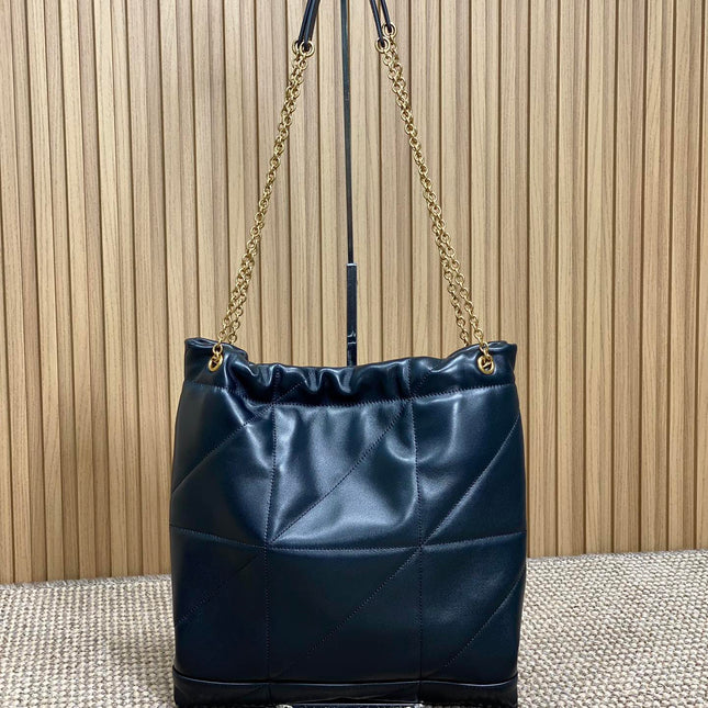 DRAWSTRING CHAIN STRAP SHOULDER BAG 39 IN NAVY BLUE QUILTED CALFSKIN