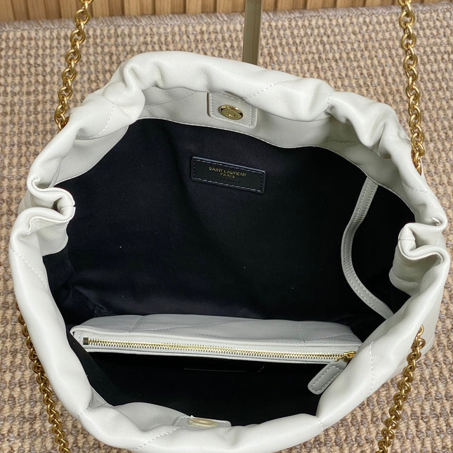 DRAWSTRING CHAIN STRAP SHOULDER BAG 39 IN WHITE QUILTED CALFSKIN