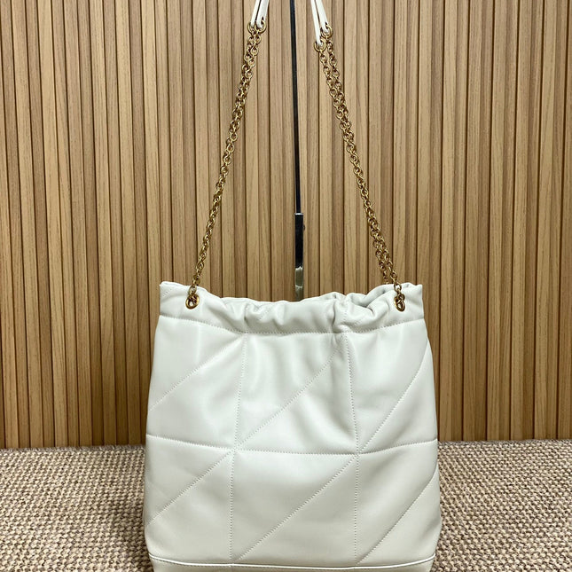 DRAWSTRING CHAIN STRAP SHOULDER BAG 39 IN WHITE QUILTED CALFSKIN