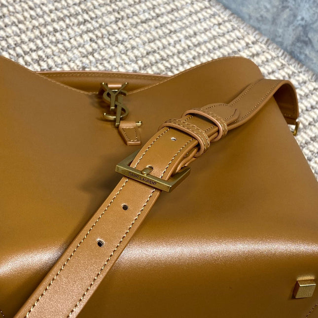 LE 37 MEDIUM BUCKET BAG 25 IN TORTILLA BROWN CALFSKIN GOLD HARDWARE