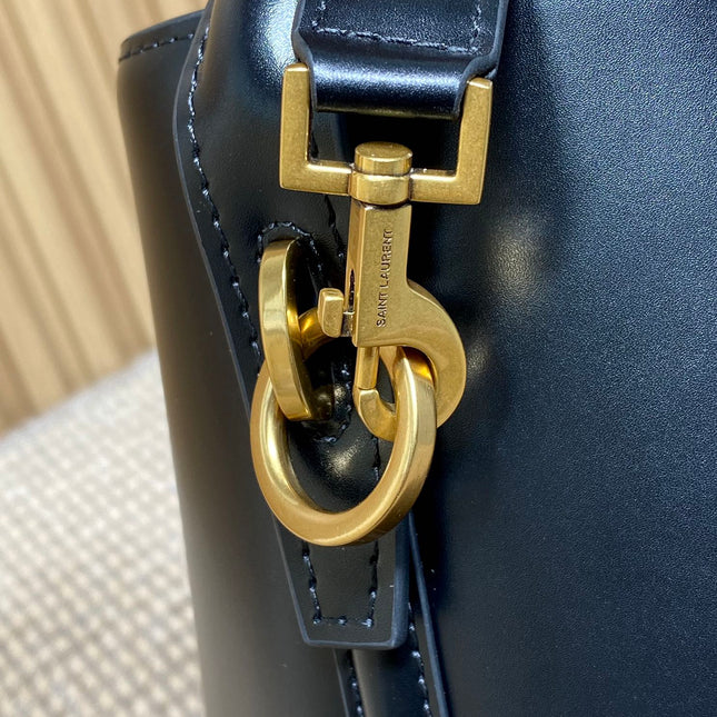 LE 37 MEDIUM BUCKET BAG 25 IN BLACK CALFSKIN GOLD HARDWARE