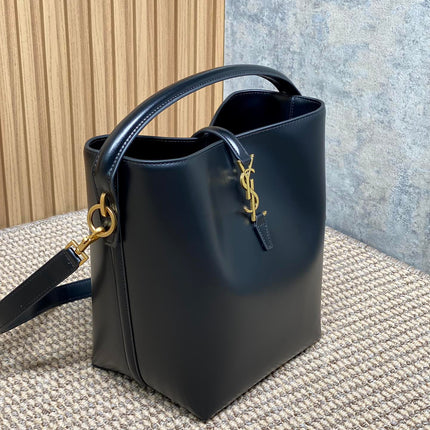 LE 37 MEDIUM BUCKET BAG 25 IN BLACK CALFSKIN GOLD HARDWARE