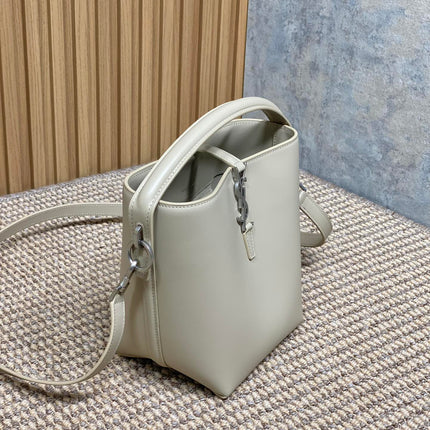 LE 37 SMALL BUCKET BAG 20 IN WHITE CALFSKIN SILVER HARDWARE