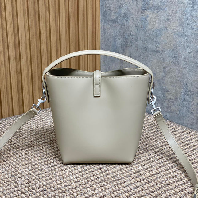 LE 37 SMALL BUCKET BAG 20 IN WHITE CALFSKIN SILVER HARDWARE