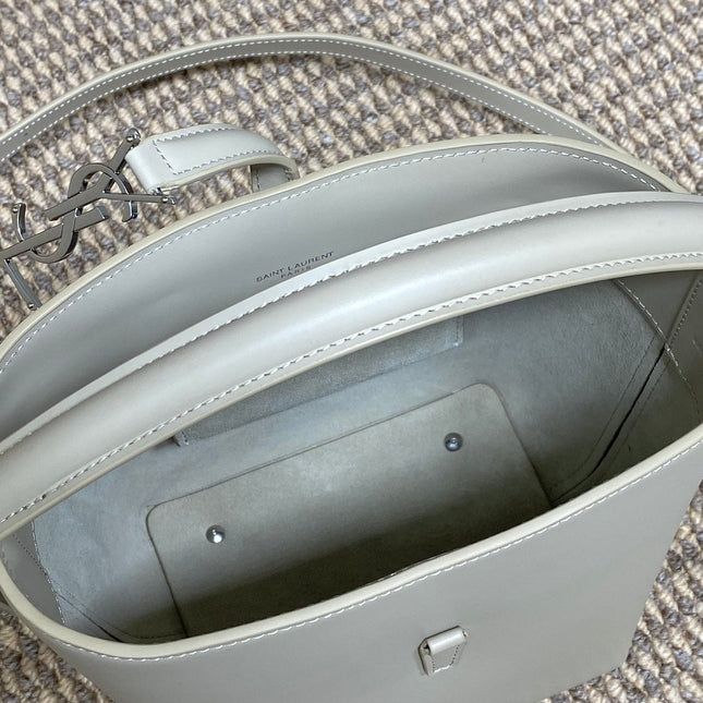 LE 37 SMALL BUCKET BAG 20 IN WHITE CALFSKIN SILVER HARDWARE