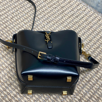 LE 37 MINI BUCKET BAG 15 IN BLACK CALFSKIN GOLD HARDWARE