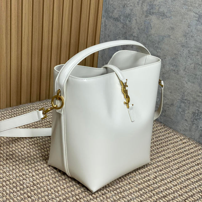 LE 37 MEDIUM BUCKET BAG 25 IN WHITE CALFSKIN GOLD HARDWARE
