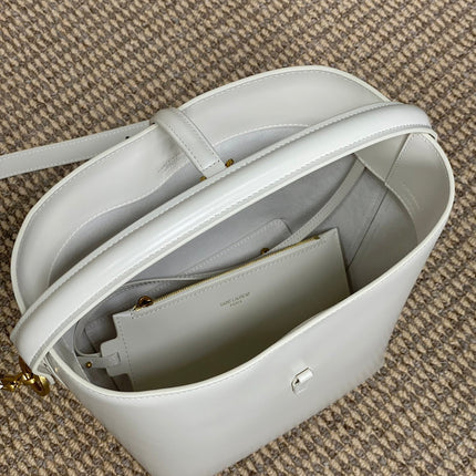 LE 37 MEDIUM BUCKET BAG 25 IN WHITE CALFSKIN GOLD HARDWARE