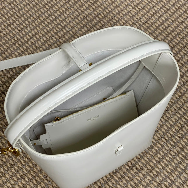 LE 37 MEDIUM BUCKET BAG 25 IN WHITE CALFSKIN GOLD HARDWARE
