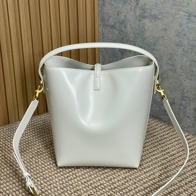 LE 37 MEDIUM BUCKET BAG 25 IN WHITE CALFSKIN GOLD HARDWARE