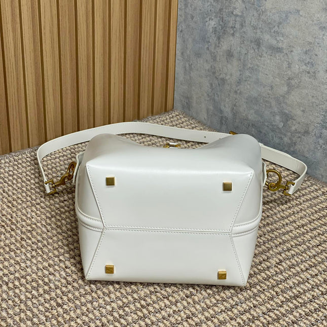 LE 37 MEDIUM BUCKET BAG 25 IN WHITE CALFSKIN GOLD HARDWARE